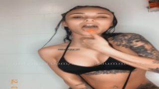 Ebony hoochie Sydnee Capri riding huge strapon in kinky lesbian porn clip women sucking cock